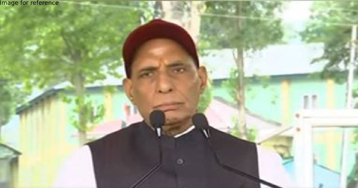 J-K: Rajnath Singh calls BSF 'fencing wire of the country'